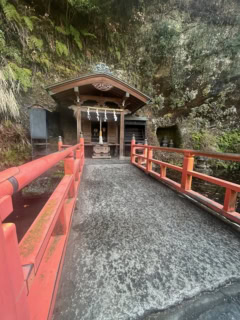 パワースポットとして人気の銭洗弁財天宇賀福神社