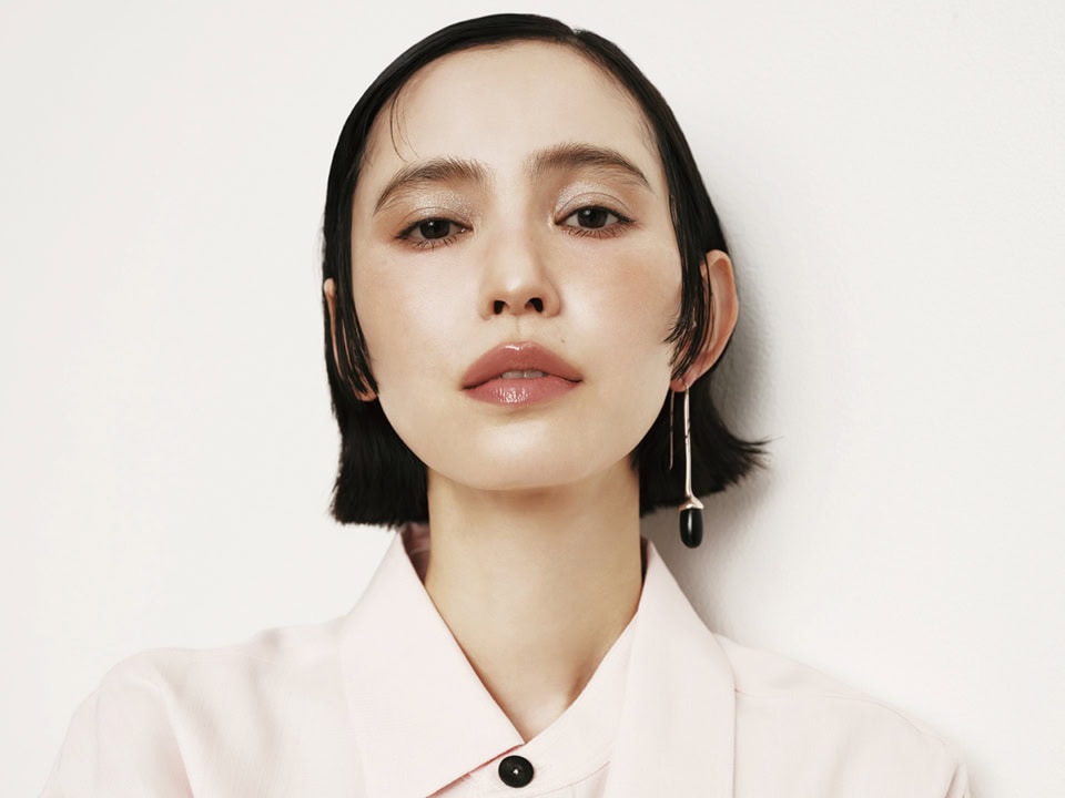 何もしないでキレイは20代まで。基本のベージュメイクに【寒色を重ねて】40代の顔に透明感を!