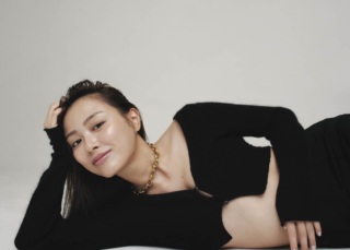 衣装は全てスタイリスト私物