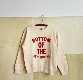 12.7オンスのヘヴィーウェイトスエットはしっかりとした素材感ながら着心地は抜群。ふっくらとした裏パイルと太番手の糸使いで心地よさと高い耐久性を両立。8回の裏スエット¥15,400(Fmill Studio)