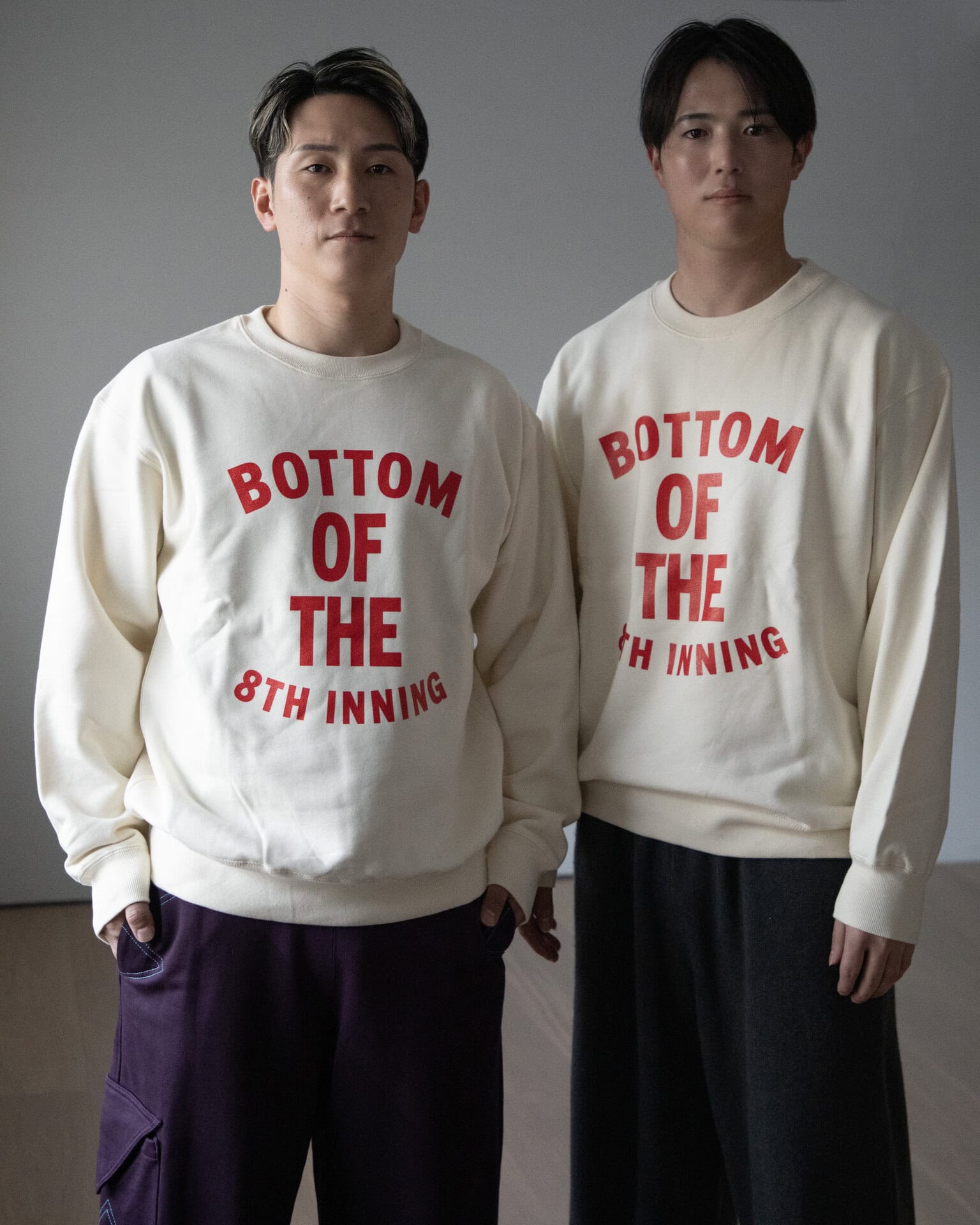 西川選手と森下投手の着る8回の裏スエット