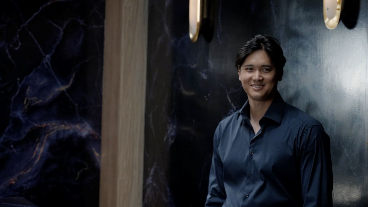 真剣に未来を見据えるCM本編の表情はもちろん、笑顔もとっても素敵