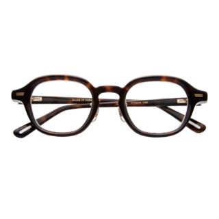丸みを帯びたフレームが柔らかな印象。¥92,400（YUICHI TOYAMA.×EYETHINK exclusive／EYETHINK 渋谷パルコ）