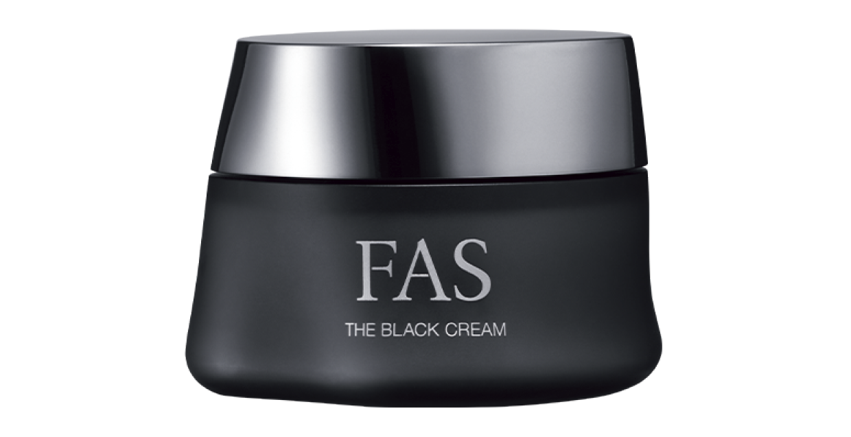 2.黒米発酵液に、黒豆ペプチドとナイアシンアミドをプラス。肌奥からハリと潤いを与え、シワ改善と透明感をサポート。同 ザ ブラック クリーム［医薬部外品］80g ¥24,220（シロク）