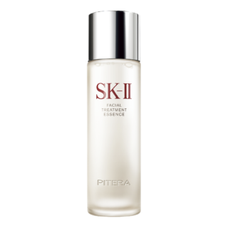 3.SK-IIを代表するピテラ™配合の名品エッセンス。50種以上のビタミン・アミノ酸類などを含み、肌を健やかに整える。フェイシャル トリートメント エッセンス 160mL ¥23,100（SK-II）