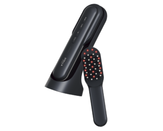 6.光エネルギーLLLTを搭載した美肌と育毛を同時ケアできる電気リフトブラシ。ステラボーテ レーザー&EMSリフトブラシ PRO 2.0 モンサントグレー ¥65,000（STELLA BEAUTE カスタマーサポート）