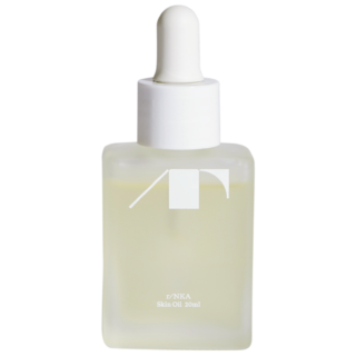 4.厳選したビタミンA・C・Eの3種を配合し、年齢と共にゆらぎやすい肌を滑らかに整える。バクチオールとビタミンA誘導体を組み合わせ、刺激に配慮しながらハリとツヤのある肌印象へ。Skin Oil 20mL ¥5,940（ラジェンドゥリ）