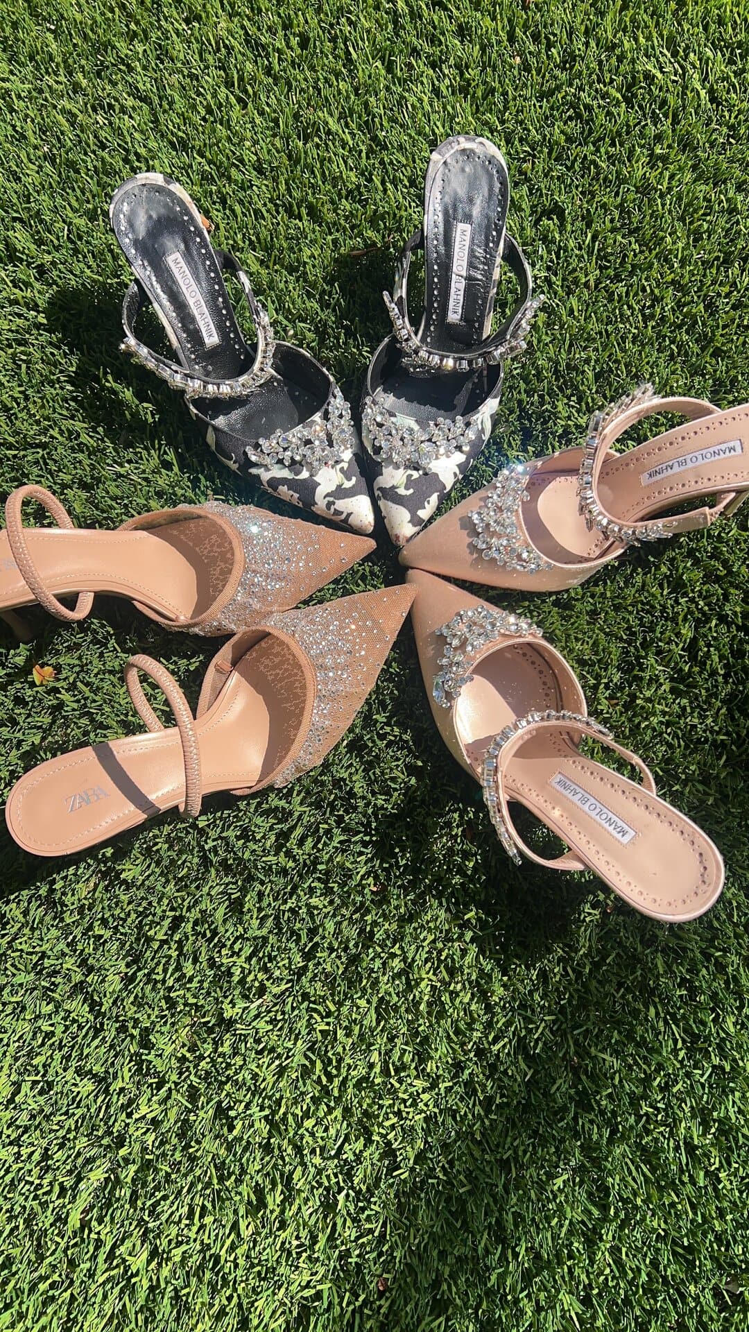 最近はマノロのキラキラのミュールを買いました。マノロは幅が狭めなので、自分の足にもぴったりフィットします