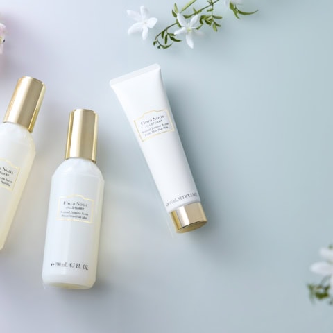 予約開始!【フローラノーティス ジルスチュアート】誰もが振り返るいい香りのヘアケア