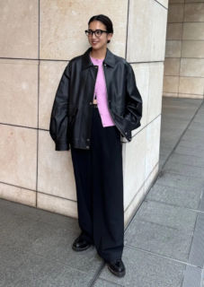 ブルゾン￥165,000、ニット￥38,500、パンツ￥48,500（全てユナス／エストネーション）、その他は全て本人私物