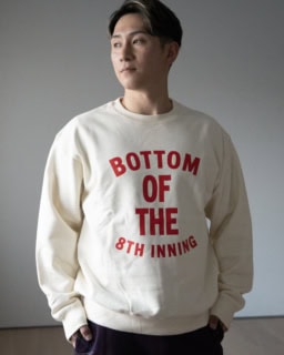 ただただ、かっこいい、西川選手。水洗いとタンブル乾燥を施すことで、洗濯後も縮みにくく長く着られる。8回の裏スエット¥15,400(Fmill Studio)