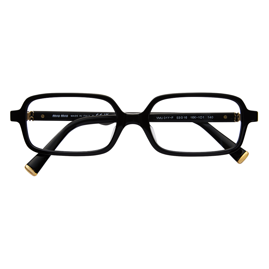 黒眼鏡￥52,580（ミュウミュウ／ルックスオティカジャパン カスタマーサービス）