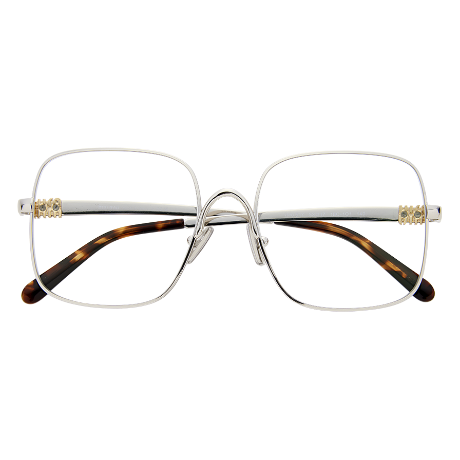 シルバー眼鏡￥62,700（ミュウミュウ／ルックスオティカジャパン カスタマーサービス）
