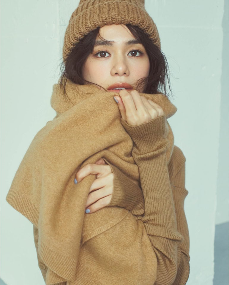 顔が埋もれるぐらいぐるぐる巻けば、圧倒的な防寒力に小顔効果も!【ボリュームストール】