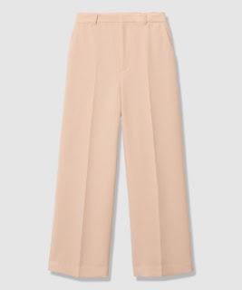 カラー展開はネイビー、ピンクベージュ、ブルーの3色。カラーで悩まれる方も多いと思いますが、ネイビーのセットアップも、ピンクベージュのセットアップも卒入園式＆卒入学式には問題なく着用できますよ。