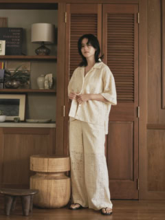 Cotton Lace Half Sleeve Shirt ¥25,300、Cotton lace pants¥31,900