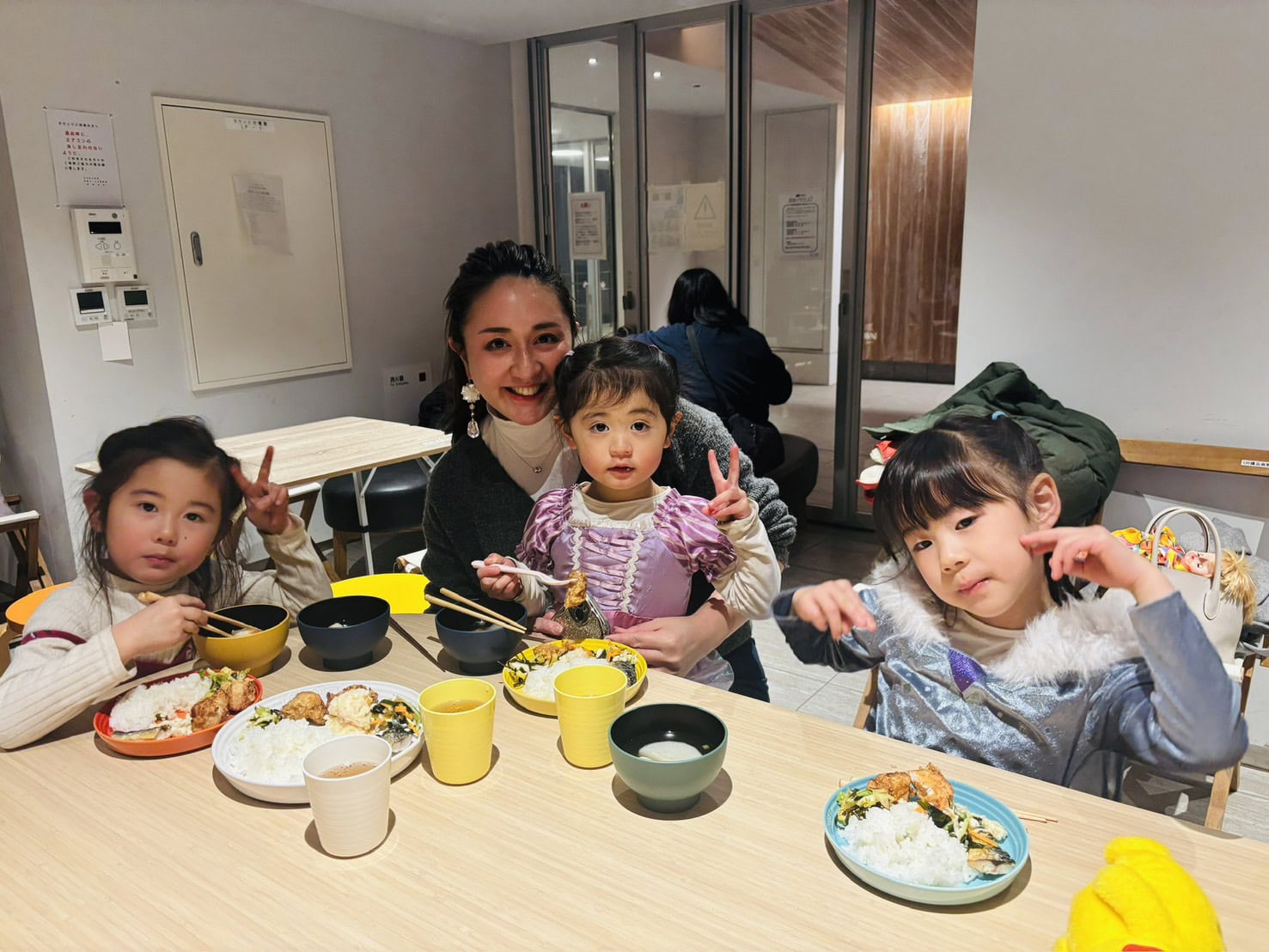 恋バナも盛り上がる♡ 早春の楽しいひと時|スタイリスト木津明子の【こども食堂】連載