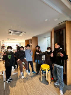 子ども食堂とはいえ、こんなに大きな子どもたちも食べに来てくれます。恋バナだって盛り上がるお年頃♡