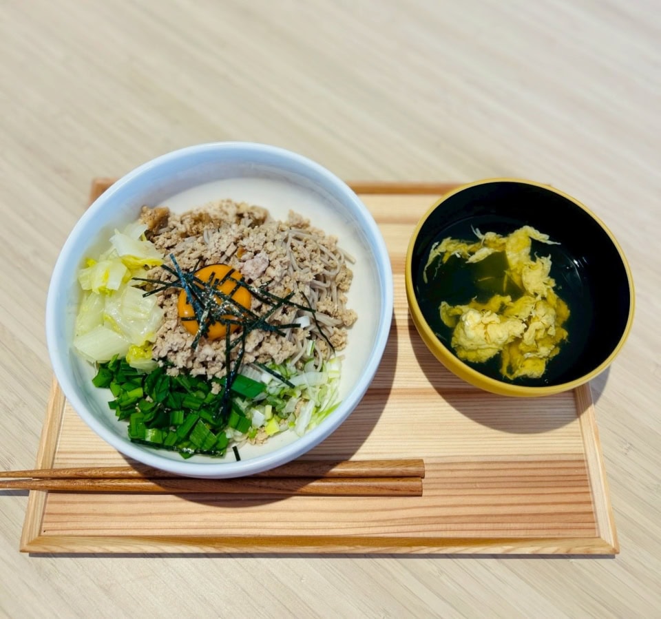 この日のランチメニューは霧しなのお蕎麦で【台湾まぜそば】。