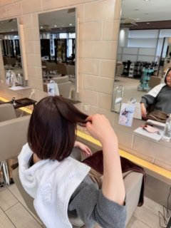 ドライ途中段階で髪の手触りをチェック! すでにサラツヤ。シャンプーしか使用してないのにスゴイ!
