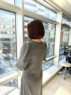 リファのサロン専用シャワーと最高性能のプレミアムなドライヤー&アイロンで仕上げた髪。軽やかでツヤがよみがえり、潤い感もアップ!