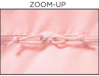 ボストンバッグの上部にはダブルジップファスナーが付いていて、荷物をしっかり収納。