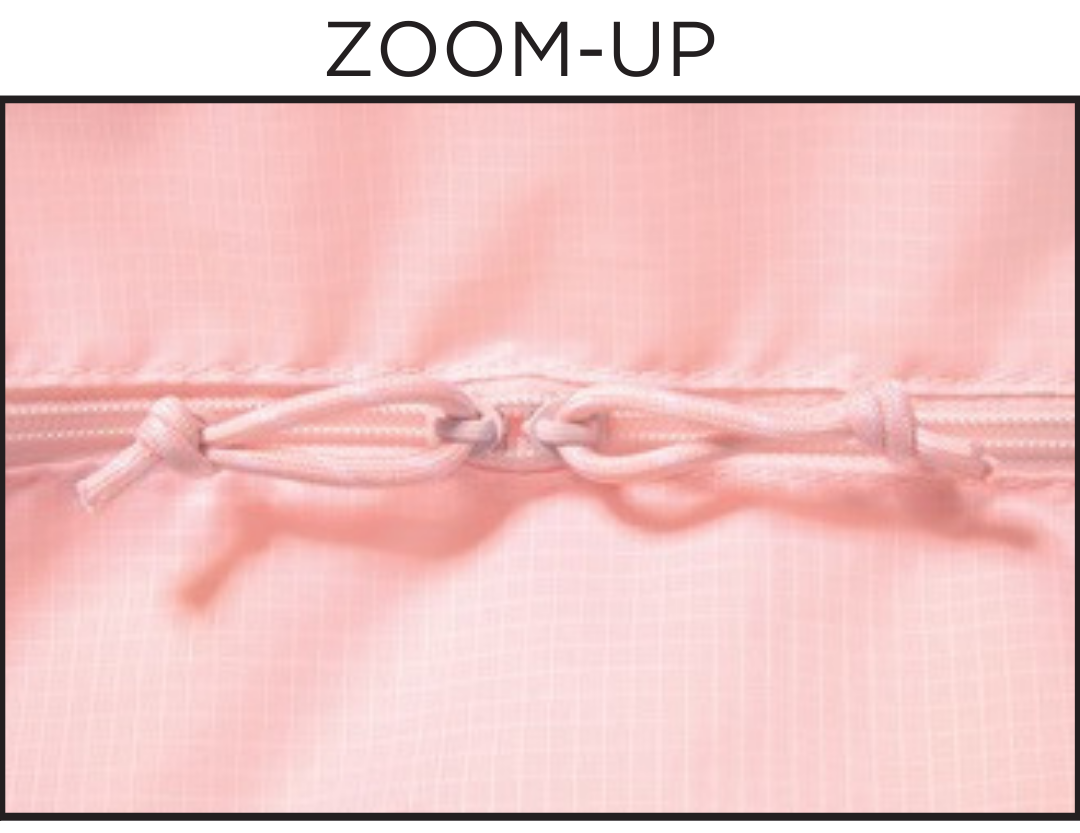 ボストンバッグの上部にはダブルジップファスナーが付いていて、荷物をしっかり収納。