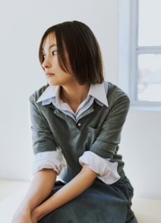 【今季「一番着たい」のは、断然シャツなのです】シャツを2枚重ねしてポロニットを重ねるなんて、体型的にできるものなら絶対やりたいやつです。