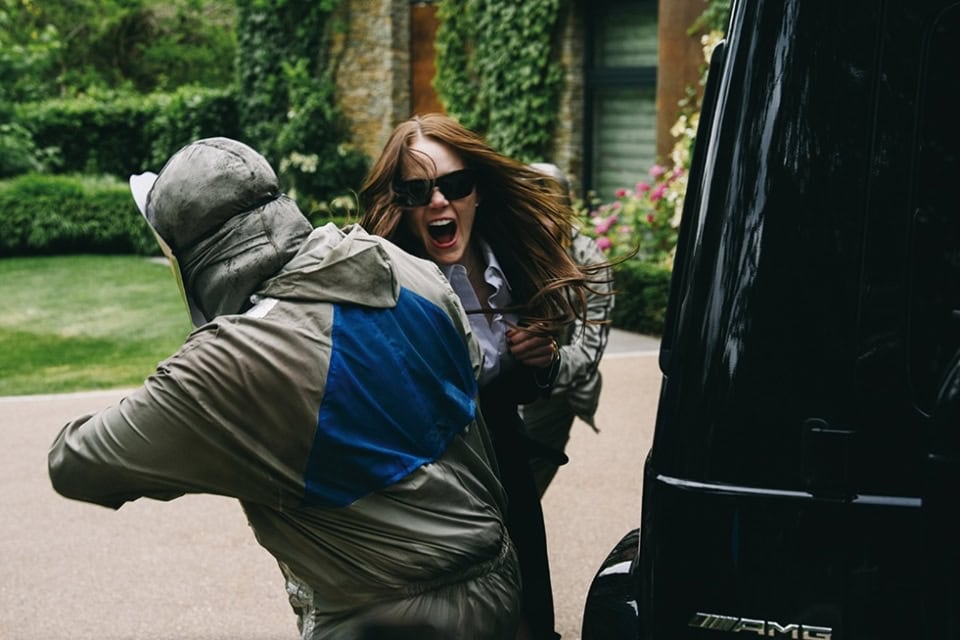 監督：ヨルゴス・ランティモス／出演：エマ・ストーン、ジェシー・プレモンス、エイダン・デルビス、スタブロス・ハルキアス