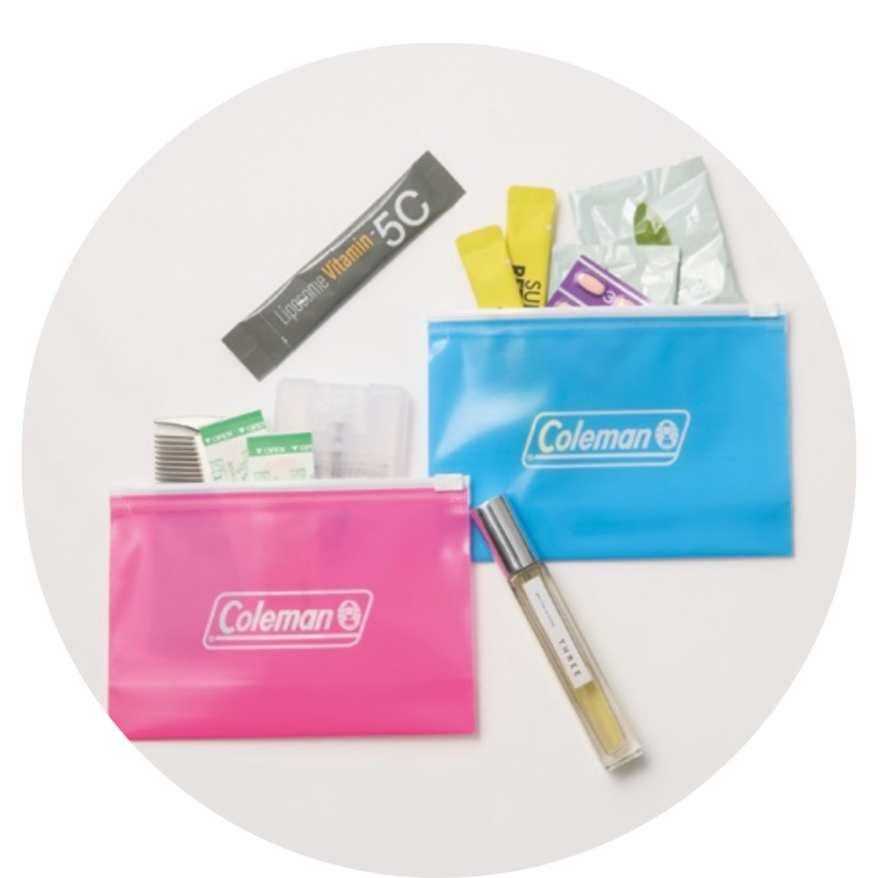 小物の整理に便利なジッパーバッグは薄くてかさばらないのが◎。