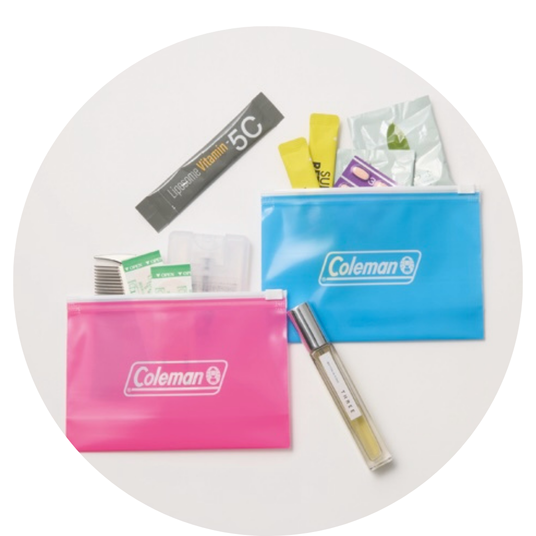 小物の整理に便利なジッパーバッグは薄くてかさばらないのが◎。