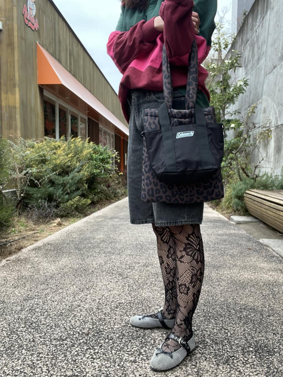 近所のカフェで仕事をするときは、スタイリスト金子 綾さん監修【シテン】のパフィートートと2個持ちが最近の定番になっています