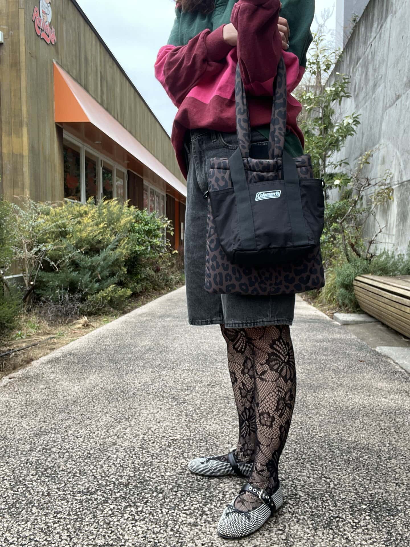 近所のカフェで仕事をするときは、スタイリスト金子 綾さん監修【シテン】のパフィートートと2個持ちが最近の定番になっています