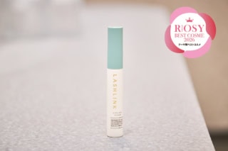 根本から悩みを改善し、健康的なまつ毛に導くまつ毛美容液。ラッシュリンクアイラッシュセラム 6mL ¥11,000(FUNKYCRUISE)