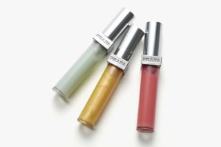 プラダ リフレクション リキッド バーム グロス 左から:U000、U002、P255 各¥5,940(全てプラダ ビューティ・3月13日発売)