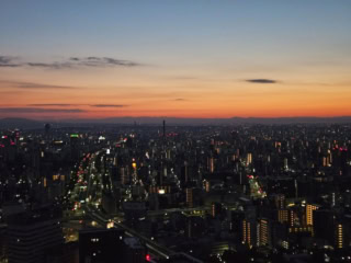 日の出前、赤く染まっていく空も幻想的!