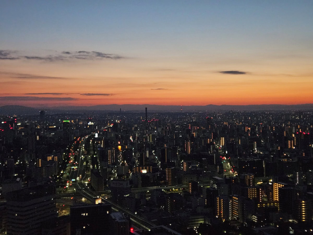 日の出前、赤く染まっていく空も幻想的！
