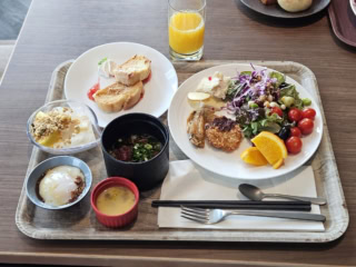 食べたいものがありすぎて…朝からついついとりすぎてしまいます!