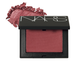 長時間、頰を見たままの鮮やかな発色で染め上げる、人気のブラッシュの新色。¥5,390（NARS JAPAN）