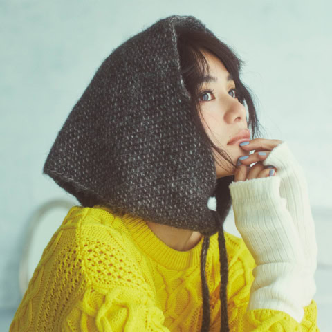 あったかくて、巻くだけで旬顔に。スカーフのようにも使える! 【三角ストール】は今季マストです