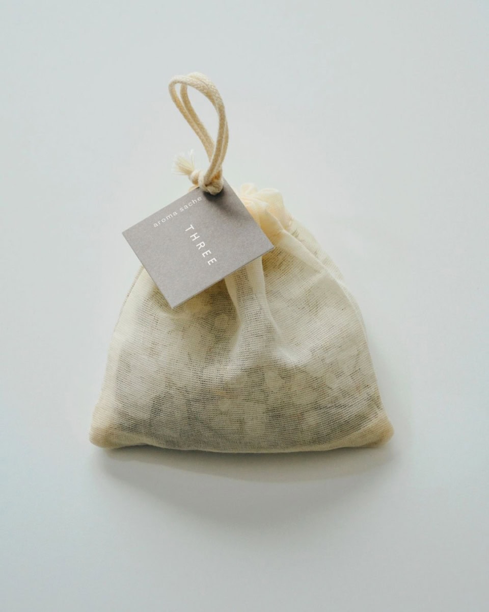 自分好みのエッセンスをプラスして限定サシェ（香り袋）を作れます。