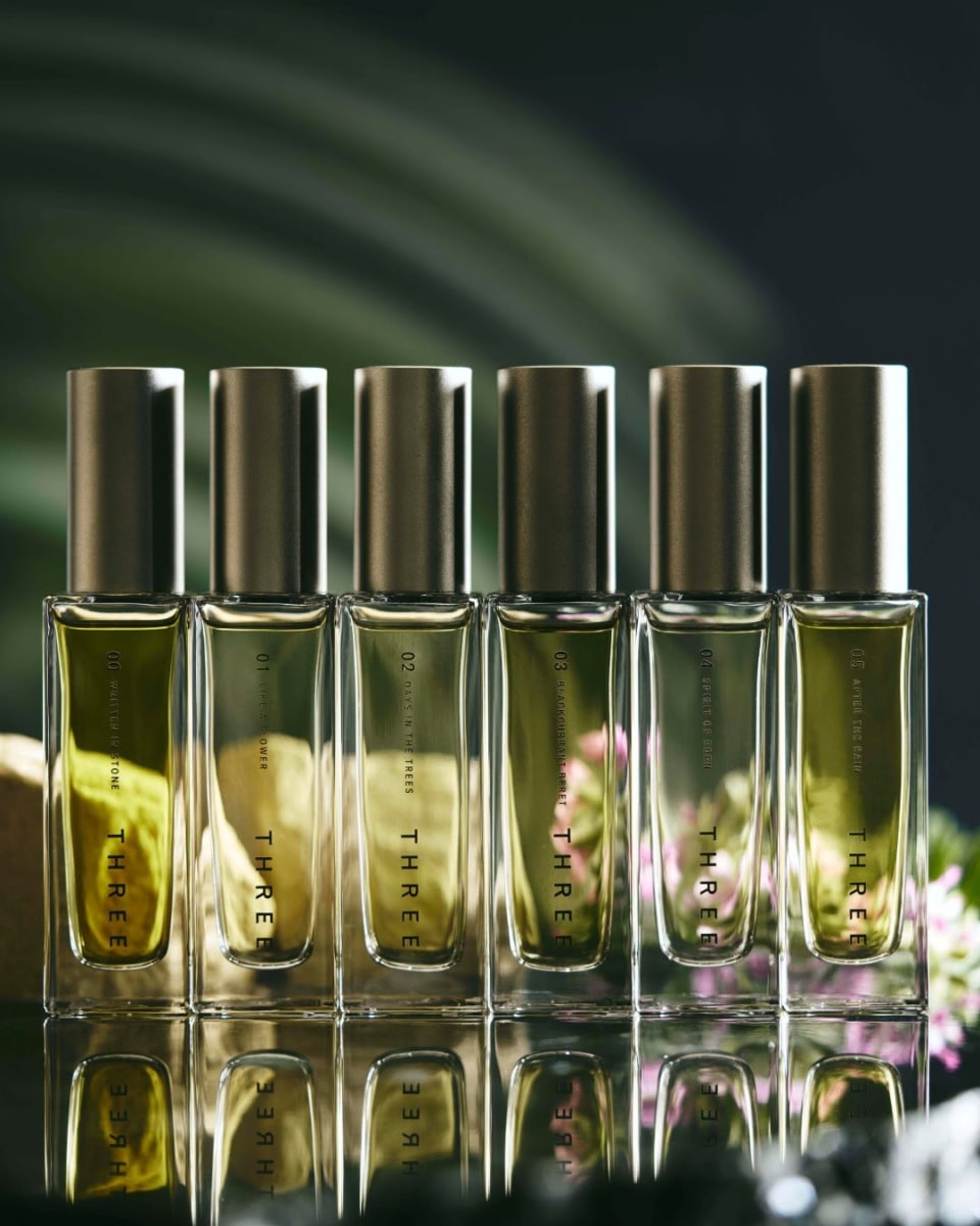 THREE エッセンシャルセンツ R 全6種 10mL ¥5,720～¥5,940 30mL ¥12,100～¥13,200（THREE）