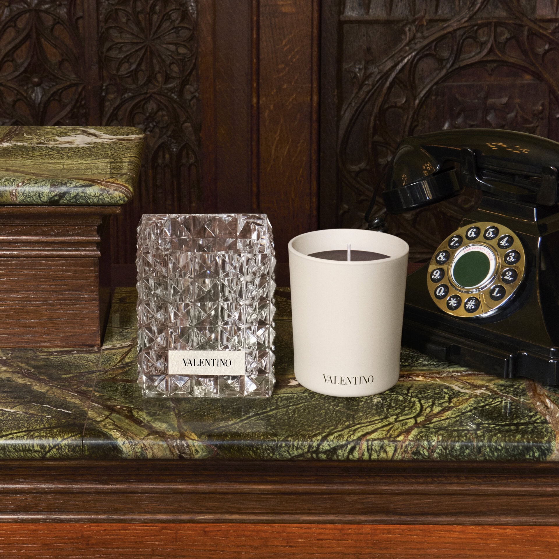 ヴァレンティノスィールノワール　165g ¥22,550（ヴァレンティノビューティ） ※2月18日発売