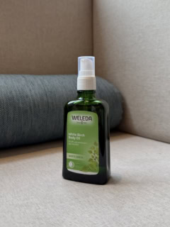 むくみ対策の定番アイテム、ヴェレダ ホワイトバーチ ボディオイル。WELEDA ホワイトバーチ ボディオイル 100mL ¥4,950（ヴェレダ ジャパン）