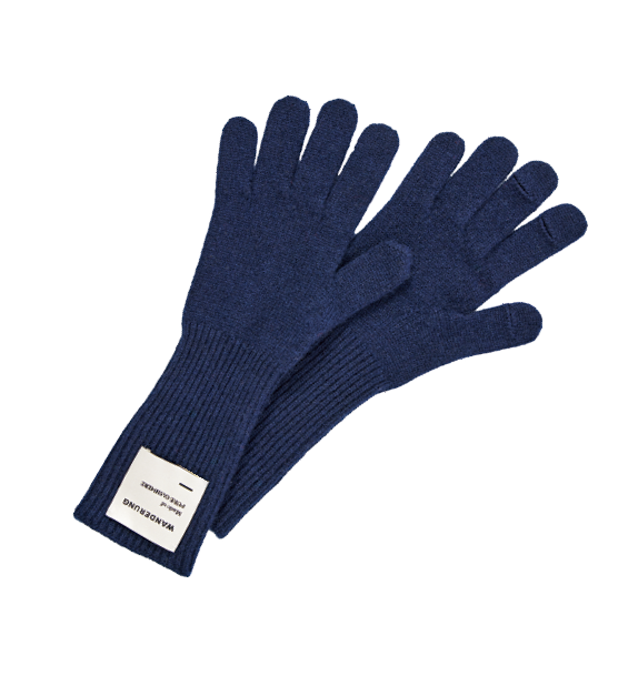 ニット素材ながらキレイめな印象。手袋¥18,150（WANDERUNG／マルティニーク ルミネ横浜）