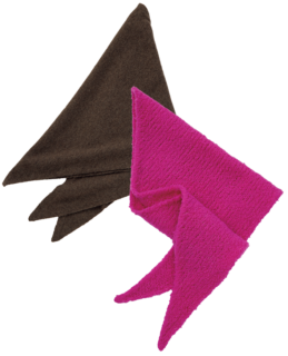 三角ニットスカーフ左から：髪色に近い色を選ぶとトライしやすい。¥12,000（COS／COS 青山店）、ビビッドなピンクはシンプルなスタイルのポイントに。¥15,400（アソース メレ／ピモンテ）