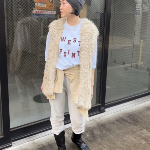 【40代スナップ】春先の難しい気候に明るいカラーの「ファーベスト」が大活躍!|鮫島里佳さん