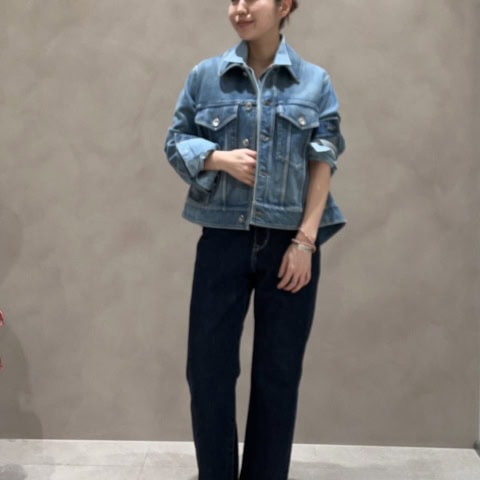 【40代スナップ】デニムオンデニムオンデニム! 色の違うデニムを重ねてヌケ感演出|薄井悠さん