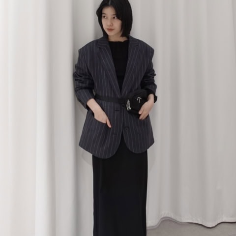 【40代スナップ】オーバーサイズジャケットの「ウエストマーク」が洒落てる!|横山桃香さん