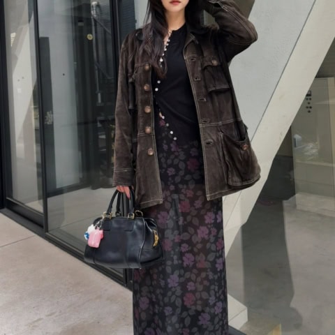 【40代スナップ】花柄シアースカートを「ヴィンテージジャケット」で甘さ引きしめ!|MAKOさん